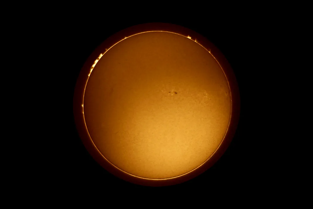 Sun with PST & DSLR by Jarrod, Nossegem, Belgium. Equipment: Coronado PST, Canon 450D, Baader Hyperion Zoom and processed in photoshop.