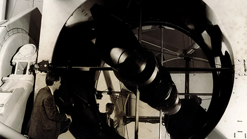 Inspecting the aluminium-coated surface of the 98-inch mirror of the Isaac Newton telescope. Credit: Cambridge University Library