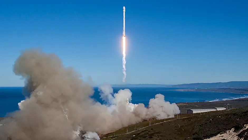 The SpaceX Falcon 9 launches from California in the US to deliver the first of the new satellites that could see Iridium flares come to an end. Credit: SpaceX
