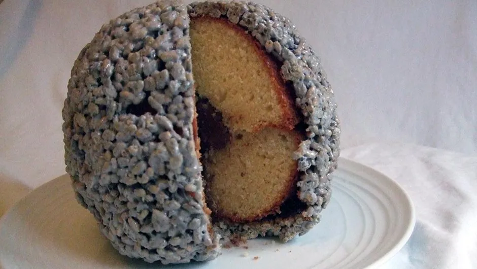 How to bake a cake shaped like the planet Mercury