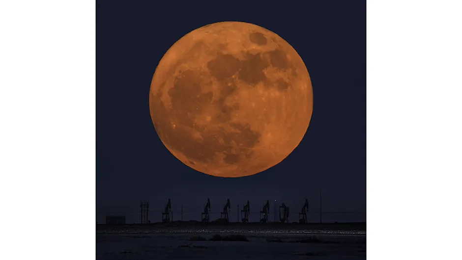 Premjith Narayanan captured the perigee syzygy Moon of November 2016 from Bahrain. Credit: Premjith Narayanan