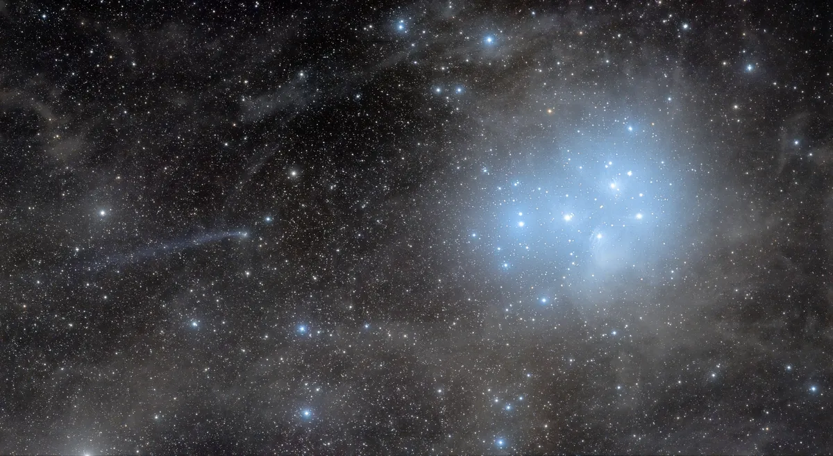 Comet C/2016 R2 (PANSTARRS) & the Pleiades
José J. Chambó, New Mexico, US, 4 February 2018
Equipment used: SBIG STL11000M CCD camera, Takahashi FSQ-106ED refractor.