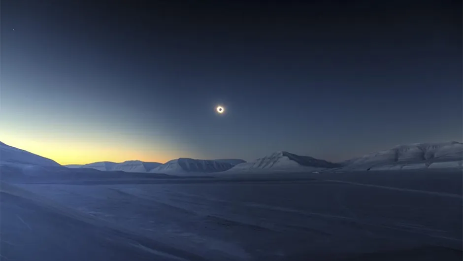 Eclipse Totality over Sassendalen by Luc Jamet_2015_Skyscapes_Winner