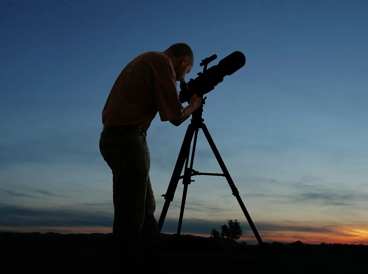 The best telescopes for beginners are those that give good views of the planets, but most importantly are simple to set up and use. Credit: Panther Media GMBH/Alamy Stock Photo