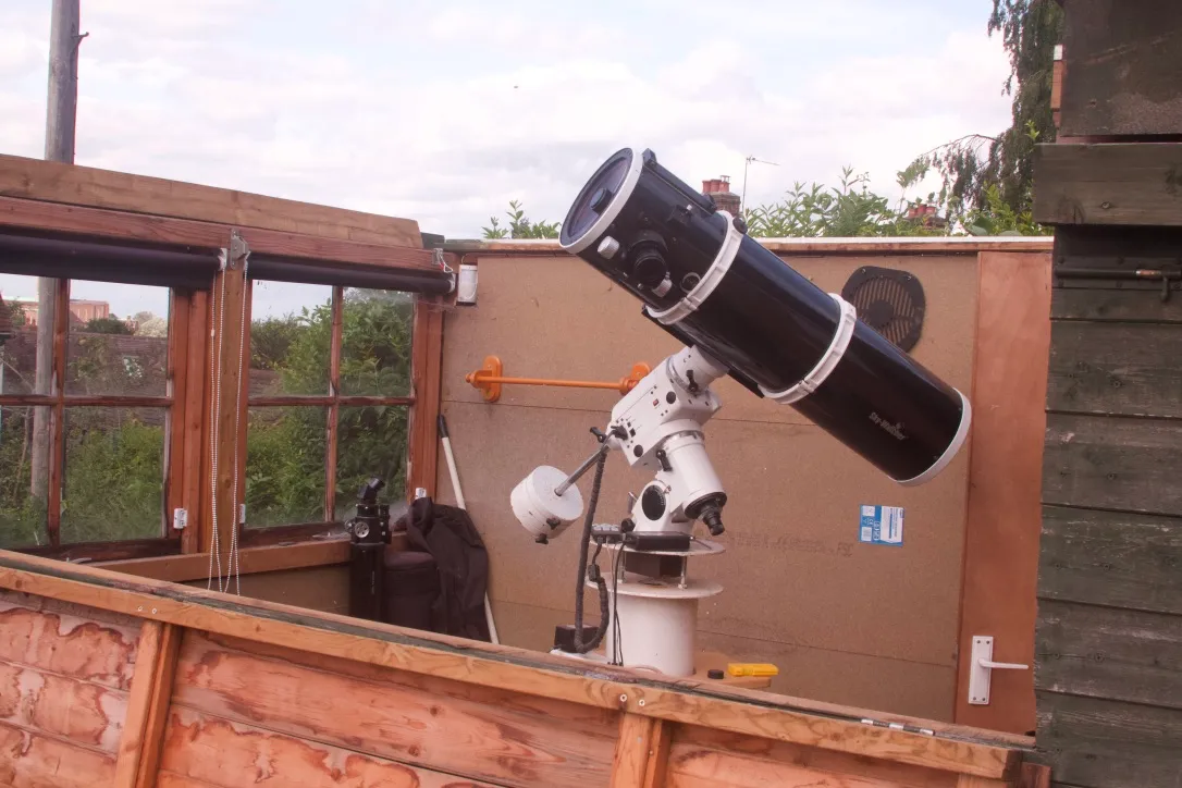 Adrian Lilly's homemade telescope pier: a steady, permanent fixture that requires little physical exertion. Credit: Adrian Lilly.