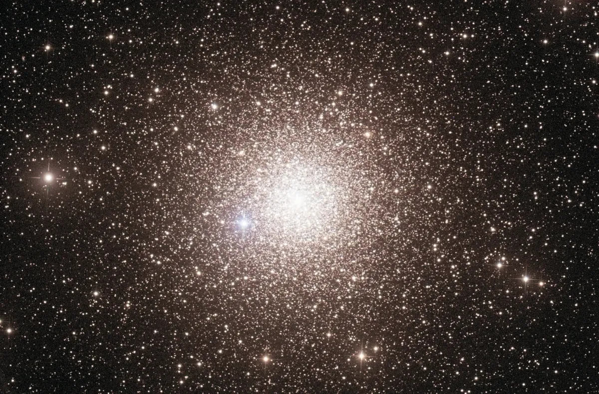 Globular Cluster NGC 6752 Roger Hutchinson, Siding Spring Observatory, New South Wales, Australia, 16 July 2017. Equipment: FLI PL6303E CCD camera, PlaneWave CDK 510mm telescope, PlaneWave Ascension 200HR. (IIAPY 2018 category: Robotic Scope).