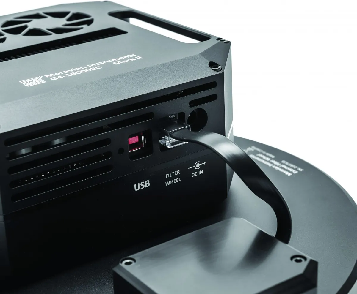 The G4-16000 has a built-in high-speed USB 2 connection.