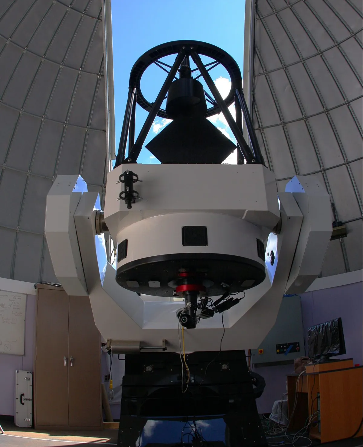 The Schulman 32-inch remote telescope