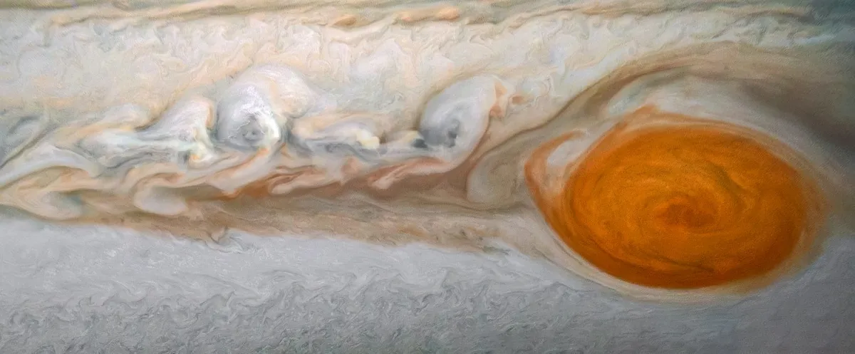 This Juno image shows a huge chunk of material peeling away from left of the Great Red Spot. Credit: NASA/JPL-Caltech/SWRI/MSSS/Kevin M. Gill CC BY