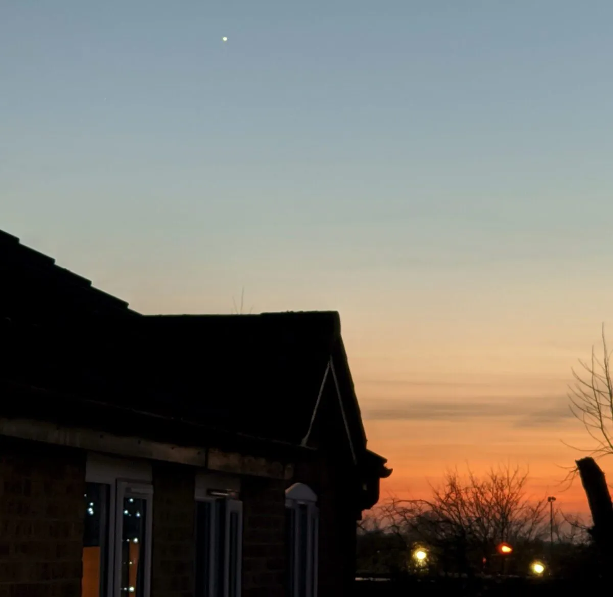 Venus in twilight, captured on 25 December 2019, 4:31pm GMT with a Google Pixel smartphone. Zoom 2.42x. Exposure: 0.25", f/2.4, ISO 120. Credit: Paul Money