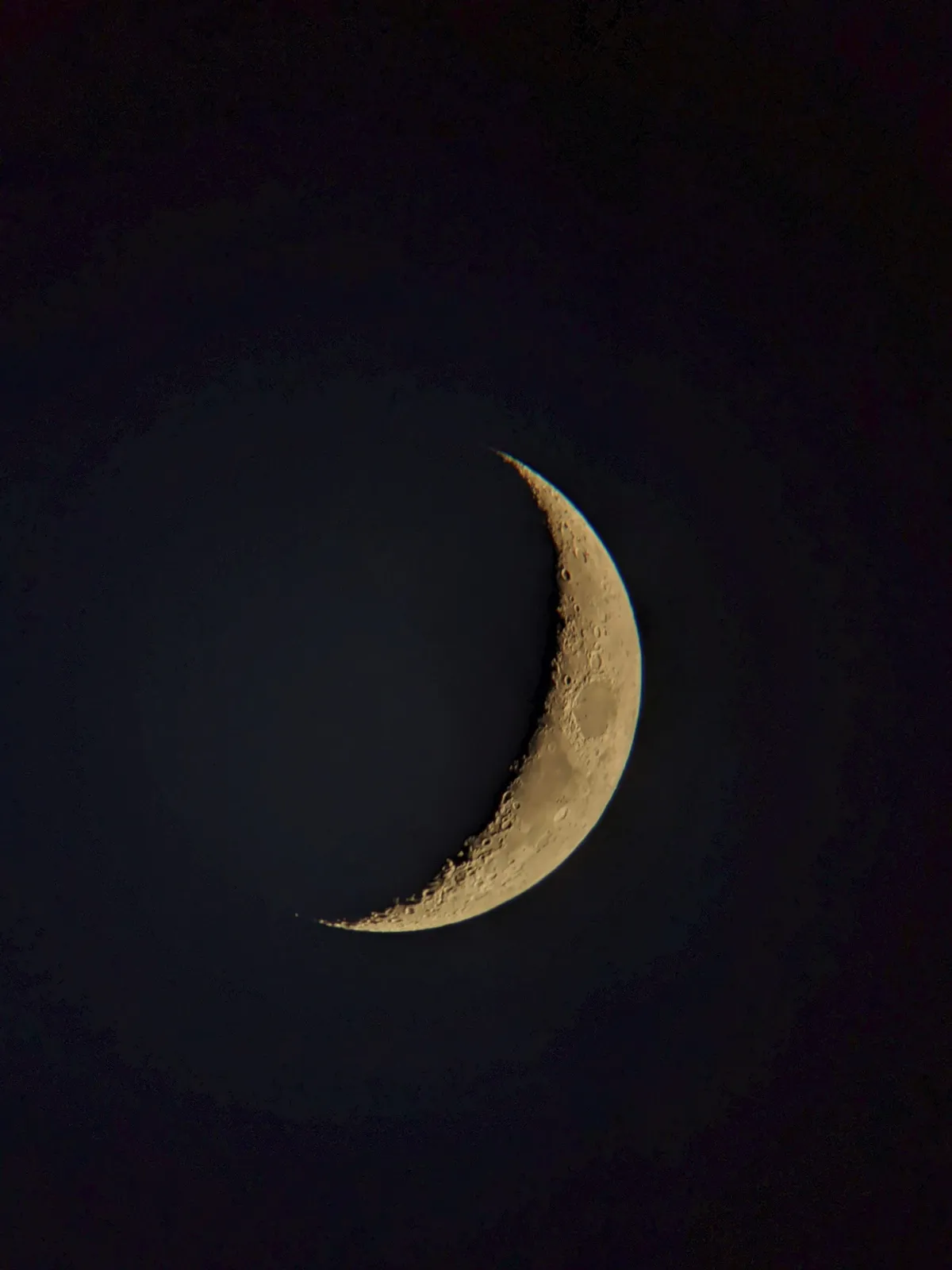 A crescent Moon captured with the Google Pixel 4. Credit: Paul Money