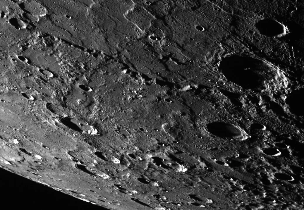 A view of Mercury's southern horizon and the rim of the Rembrandt basin, as seen by the MESSENGER spacecraft. Credit: NASA/Johns Hopkins University Applied Physics Laboratory/Carnegie Institution of Washington