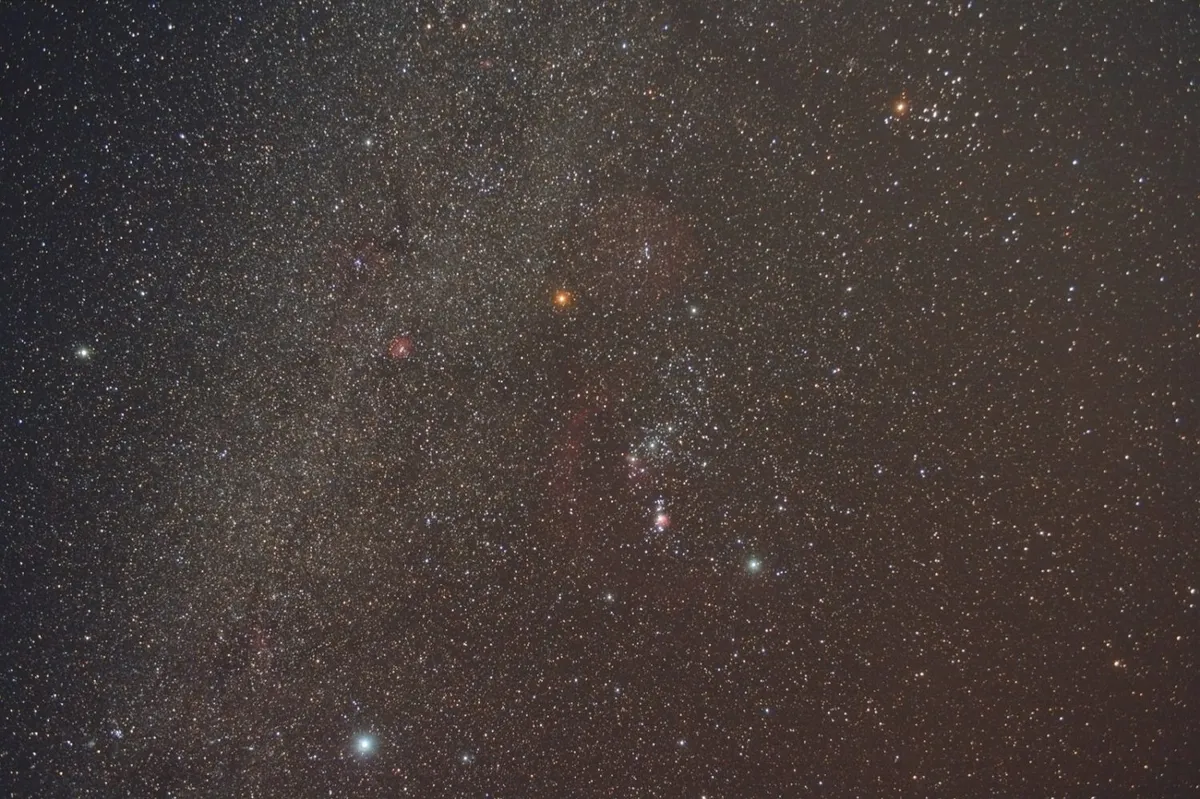 The red giant star Betelgeuse (the prominent orange-red star above centre in this image), as it appears in the constellation of Orion. Credit: Rolf Löhr / CCDGuide.com