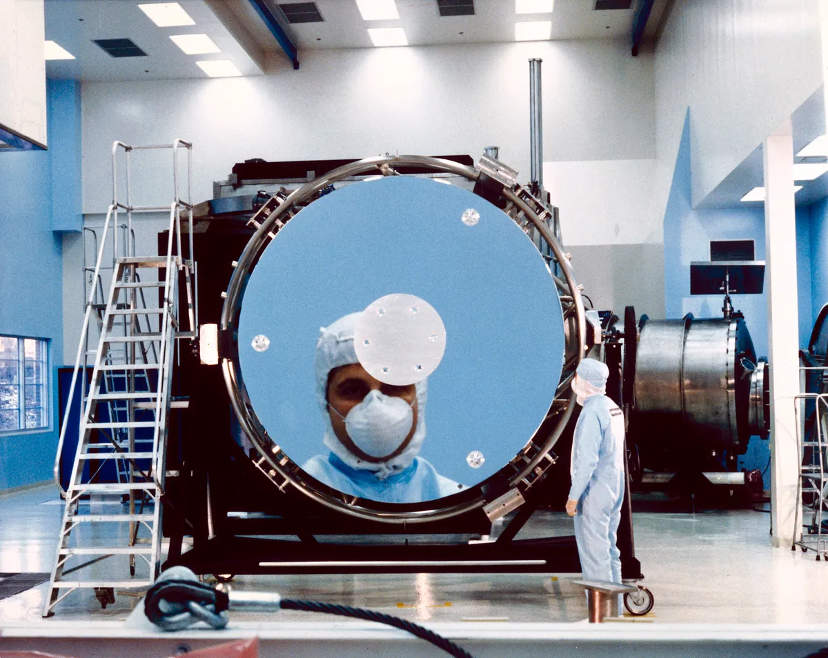 A technician examines Hubble’s primary mirror in 1985, unaware of the drama that lies ahead. Credit: SSPL/Getty Images)