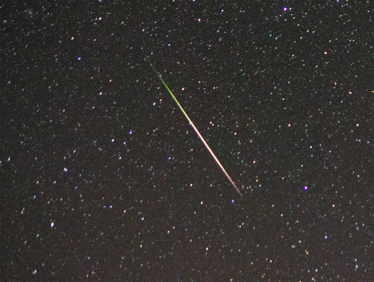 Sporadic meteors are not connected to meteor showers. Credit Pete Lawrence