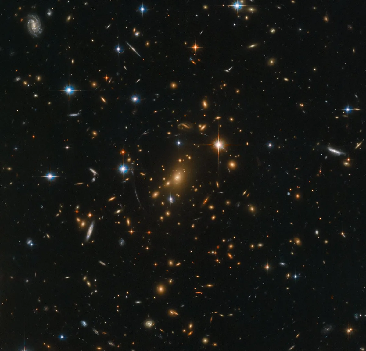 Galaxy clusters are ideal objects to study in the search for dark energy. Credit: ESA/Hubble & NASA, RELICS