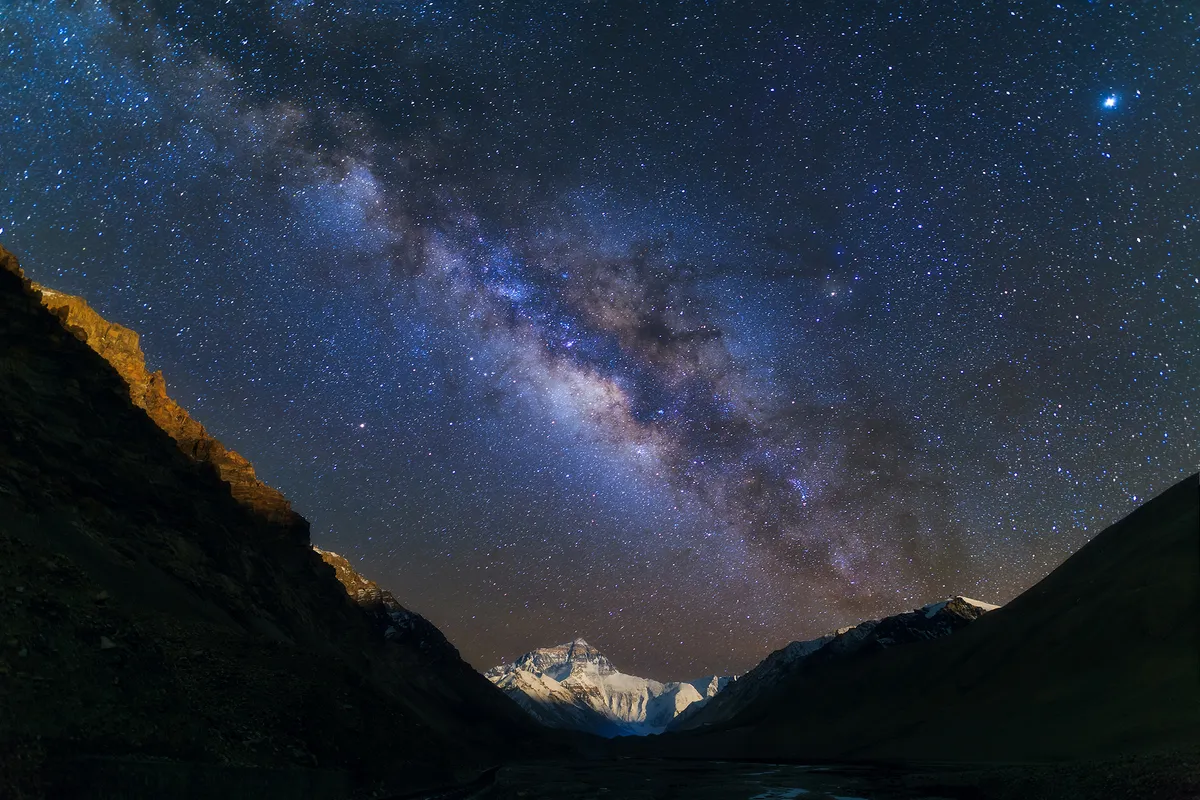 The Milky Way stretches over the Tibetan sky. Credit: Yiming Li / Getty Images