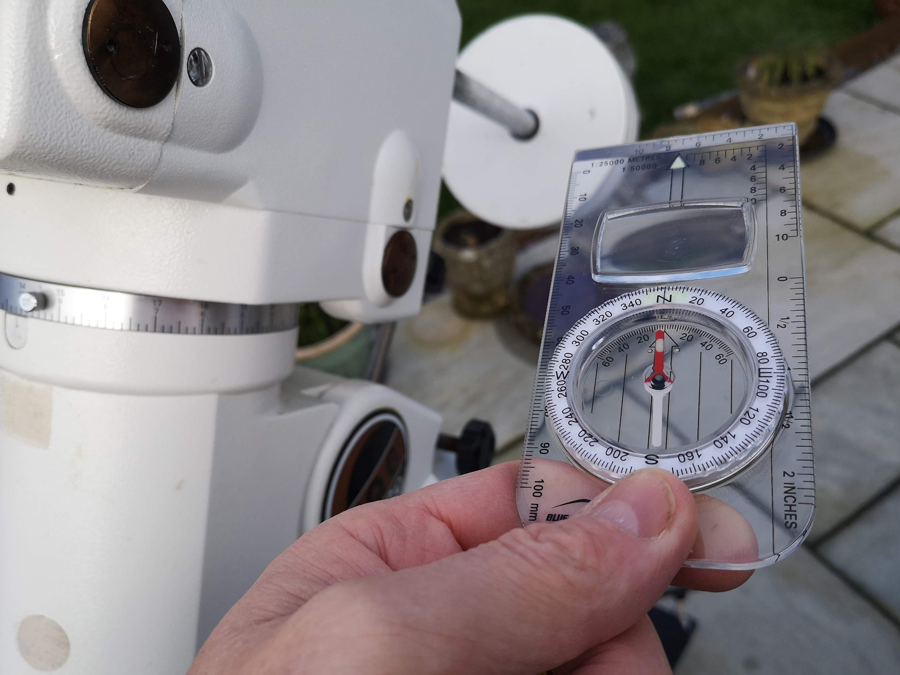 How to polar align an equatorial mount safely using the Sun. Credit: Dave Eagle