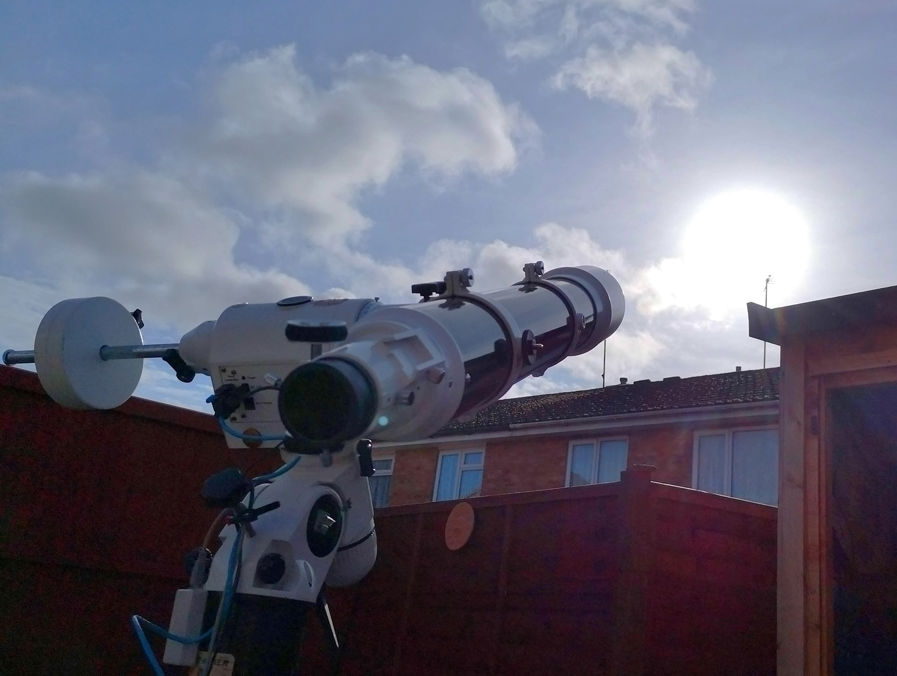 How to polar align an equatorial mount safely using the Sun. Credit: Dave Eagle