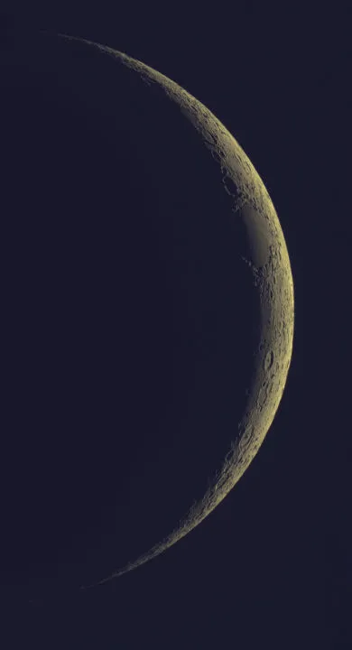 Crescent Moon GeorgeRoberts, Lowestoft, 25–26 April 2020. Equipment: QHY5L–II camera, Meade 127mm apo refractor, Sky-Watcher NEQ6 Pro mount