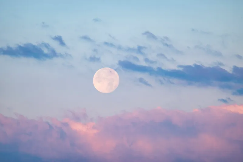 The Moon during daytime. Credit: Yuga Kurita / Getty Images
