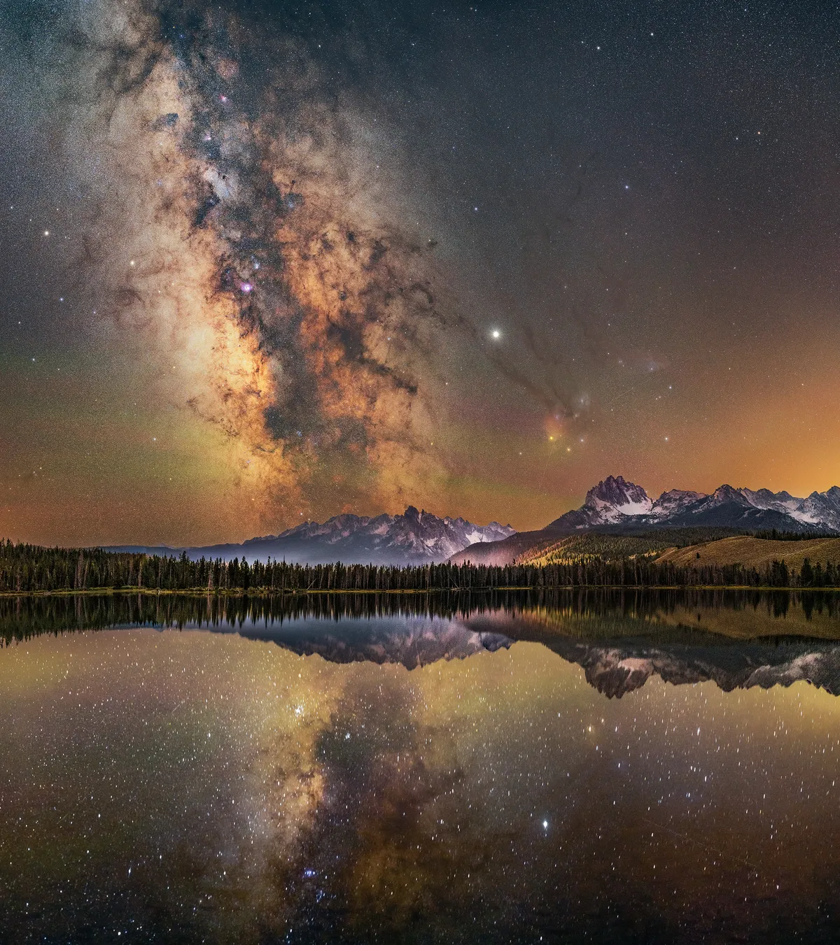 The Red Lake of Stars Bryony Richards (USA). Category: Skyscapes. Equipment: Sony a7R III camera, sky: 50 mm f/2 lens, foreground: 50mm f/1.4 lens, reflection: 50mm f/1.4 lens.