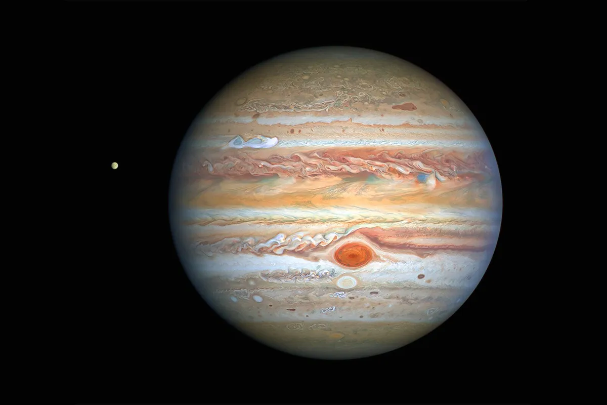 Una vista de Júpiter y su luna Europa tomada el 25 de agosto de 2020 por el Telescopio Espacial Hubble.  Crédito de la imagen: NASA, ESA, A. Simon (Centro de vuelos espaciales Goddard), M. H. Wong (Universidad de California, Berkeley) y el equipo OPAL.