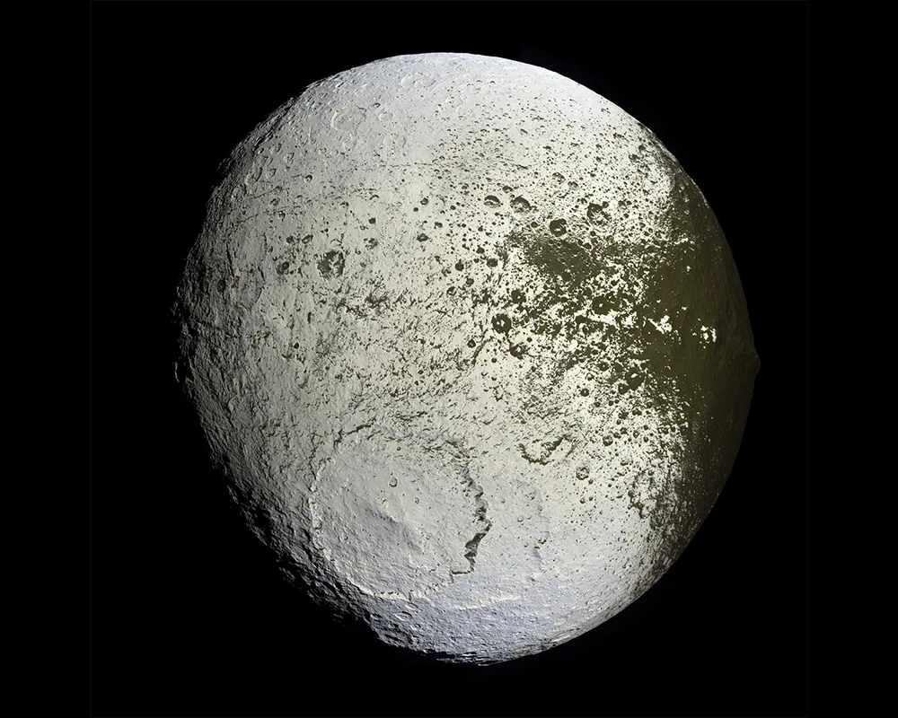 Saturn's moon Iapetus. Credit: NASA/JPL-Caltech/Space Science Institute