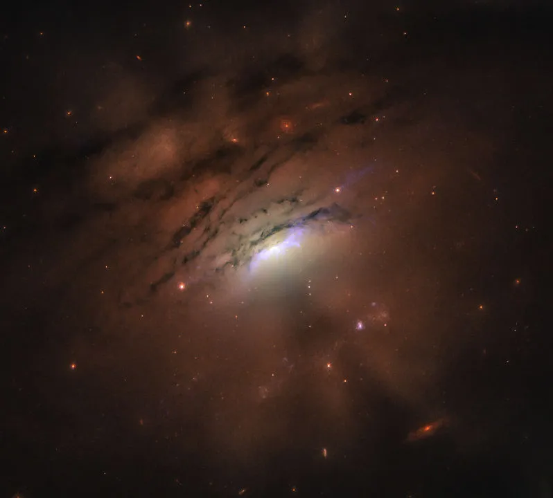 Beams of bright light and dark shadows pour from IC 5063 HUBBLE SPACE TELESCOPE, 23 November 2020 Credit: NASA, ESA, and W.P. Maksym (CfA)