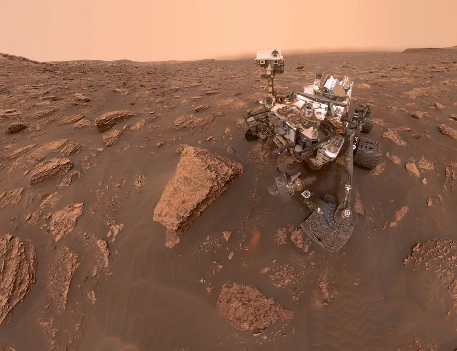 Curiosity snaps a selfie CURIOSITY MARS ROVER, 25 OCTOBER 2020. Credit: NASA/JPL-Caltech/MSSS