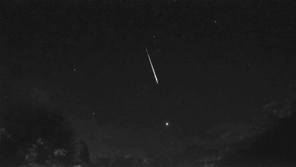 Meteor Captured by Camera HR. Credit: Mary McIntyre
