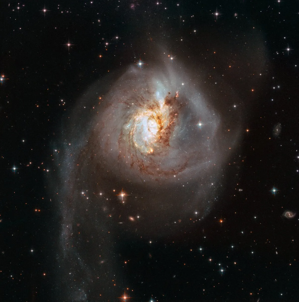 Galaxy NGC 3256, about 100 million lightyears away, formed as a result of a merger of two galaxies. The issue surrounding the central black holes in merging galaxies is known as the Final Parsec Problem. Credit: ESA/Hubble, NASA
