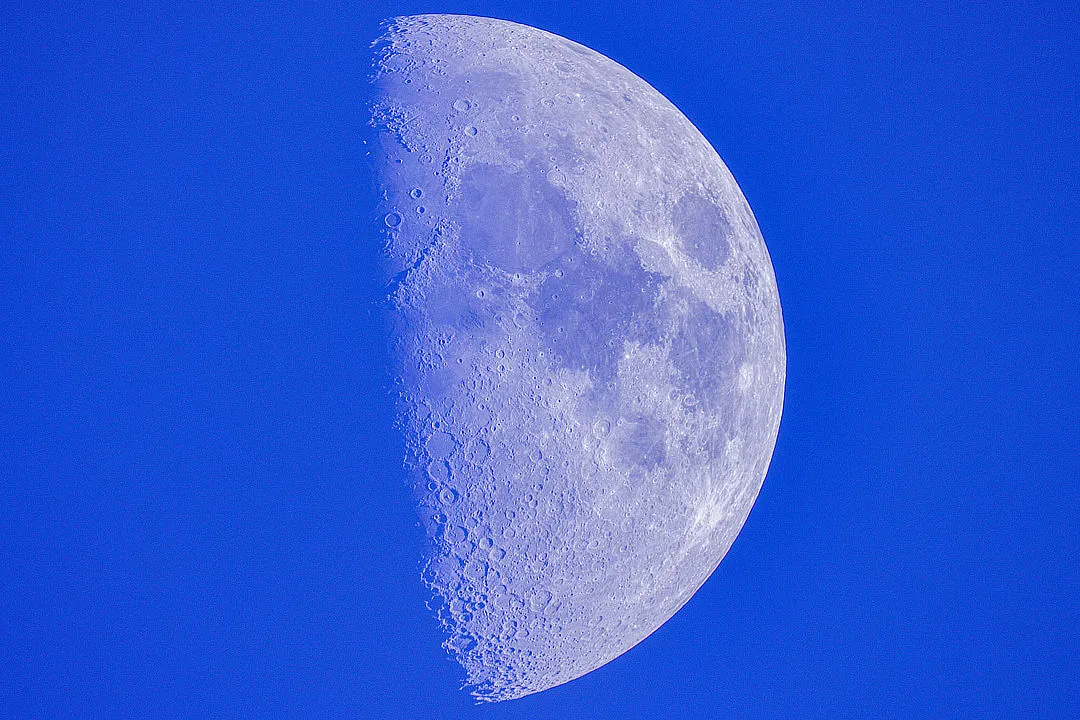 Daytime Moon Ollie Bacon, Sapcote, Leicestershire, 21 January 2021. Equipment: Canon 1100D DSLR, Sky-Watcher Skymax 127 Maksutov-Cassegrain, Sky-Watcher Supa-Trak mount