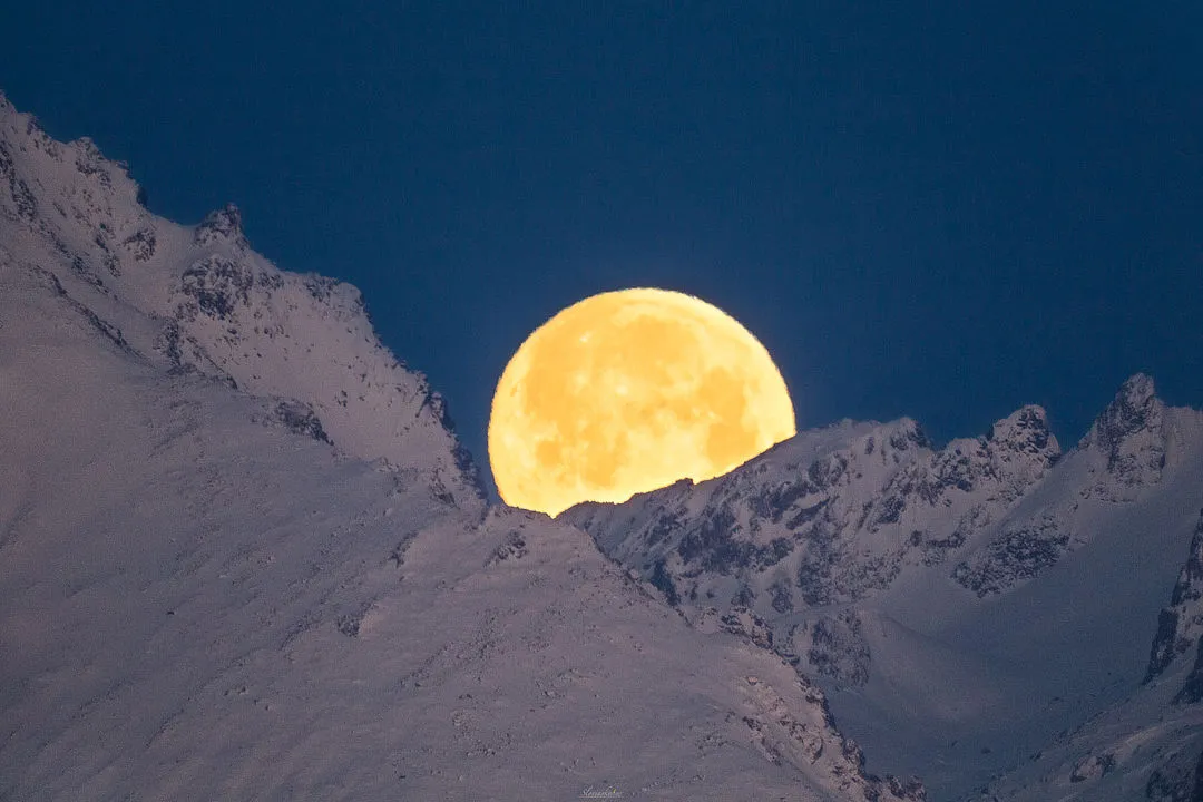 The Moon over the High Tatras mountains, Tomáš Slovinský, Vlková, Slovakia, 28 January 2021. Equipment: Canon 6D DSLR, TS-Optics 1000mm lens