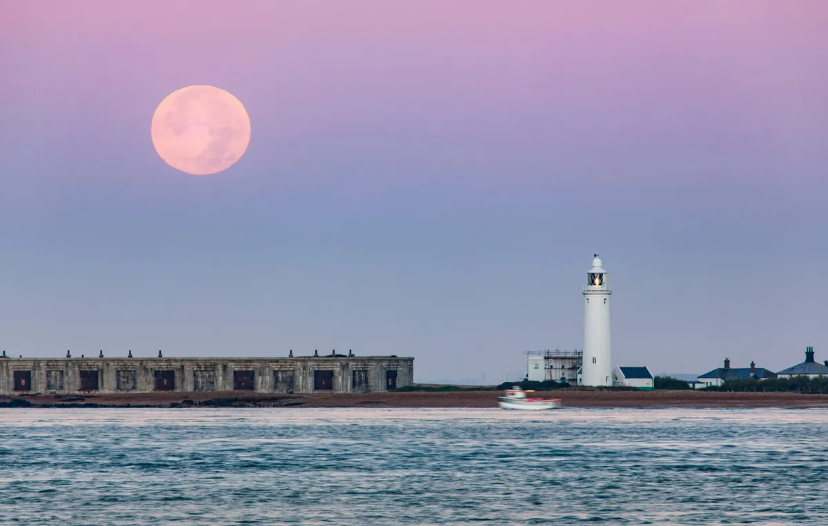 Supermoons have little added influence on Earth's tides. Credit: Jeff Morgan / Getty Images