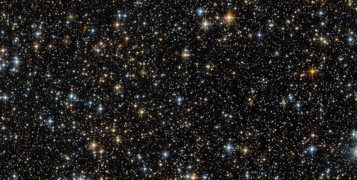 Red and blue stars captured by the Hubble Space Telescope Credit: ESA/Hubble/ NASA