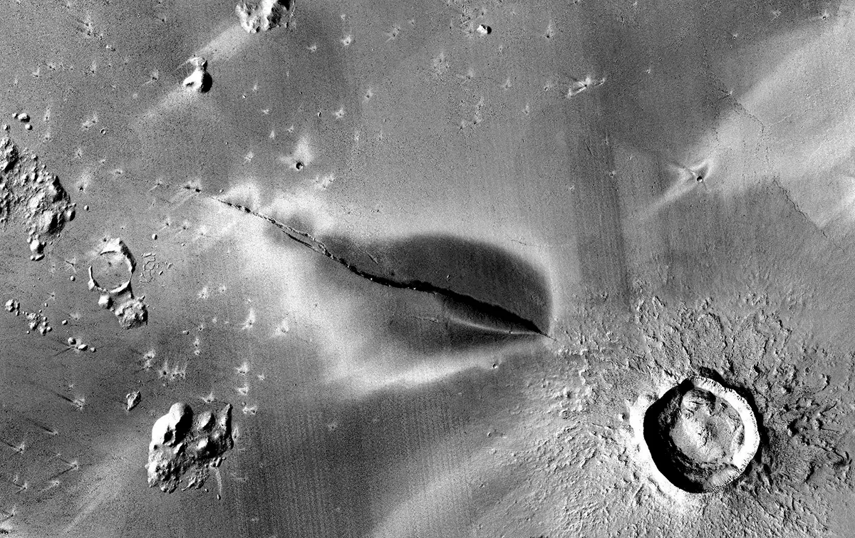 Recent explosive volcanic deposit around a fissure of the Cerberus Fossae system. Credit: NASA/JPL/MSSS/The Murray Lab