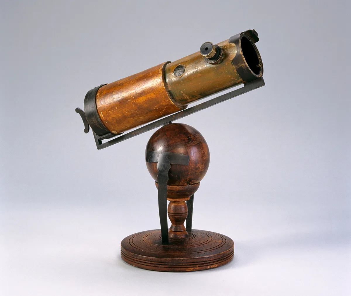 A replica of the first reflecting telescope made by Isaac Newton and shown to the Royal Society in 1668. Credit: SSPL/Getty Images