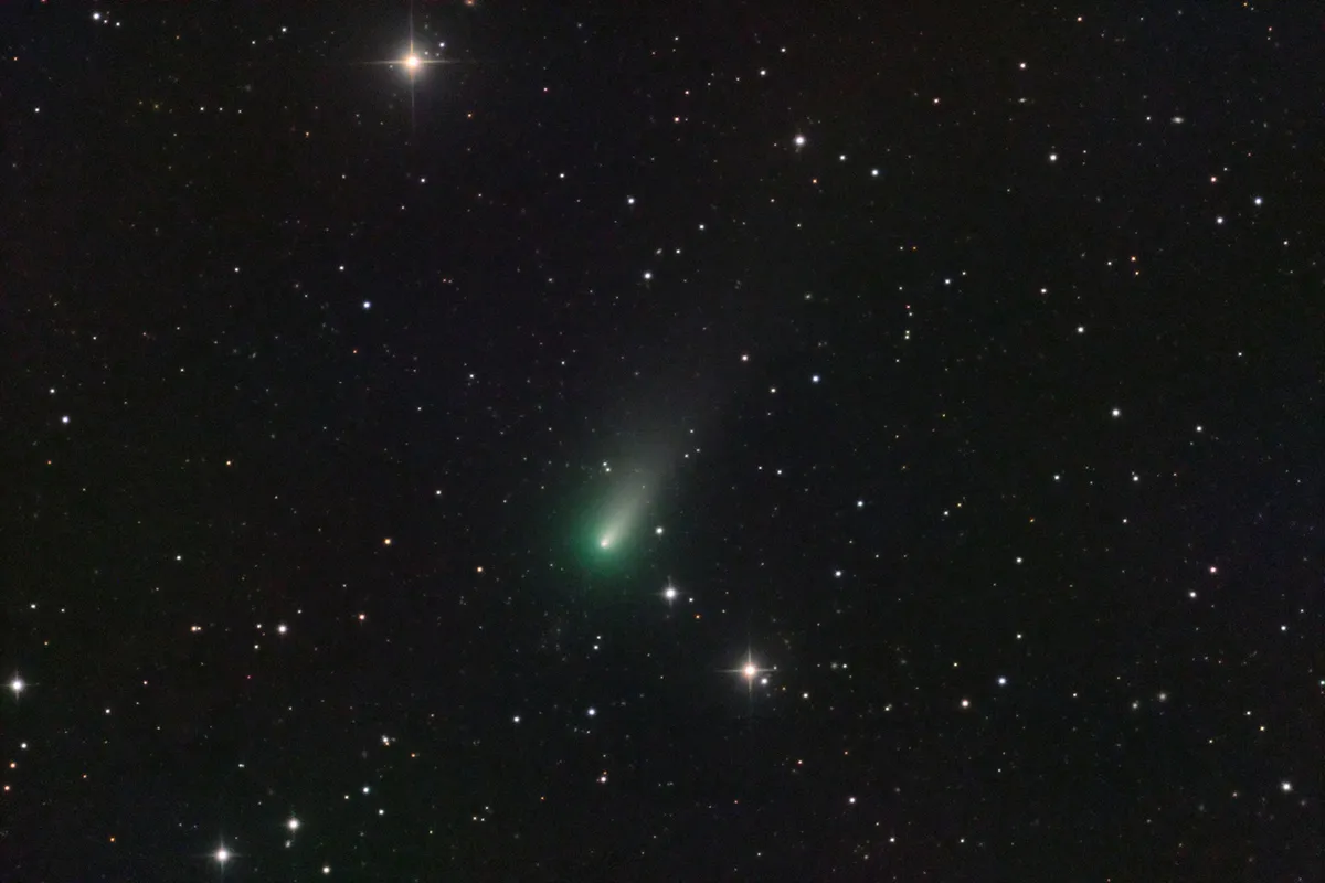 Comet C/2021 A1 (Leonard), photographed by José J. Chambo at 11:49 UTC on 4 November 2021 from Mayhill, New Mexico, USA. Equipment: FLI PL6303E camera, Planewave 17