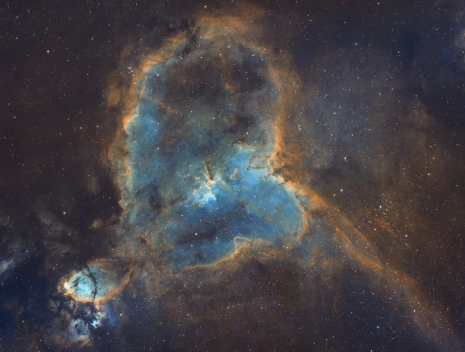 The Heart Nebula Nick Lake, Chicago, USA, September–October 2021 Equipment: ZWO ASI1600MM Pro camera, Celestron 8-inch Rowe-Ackermann Schmidt astrograph, iOptron CEM40 mount