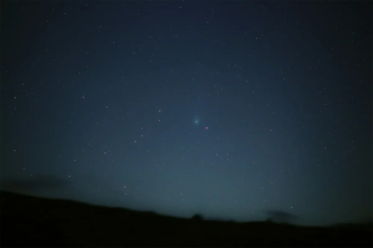 Comet A1 Leonard captured by Stuart Atkinson, Kendal, Cumbria, UK, 03:30 - 06:00 UTC, 9 December 2021. Equipment: Canon EOS 700D DSLR camera, iOptron tracker.