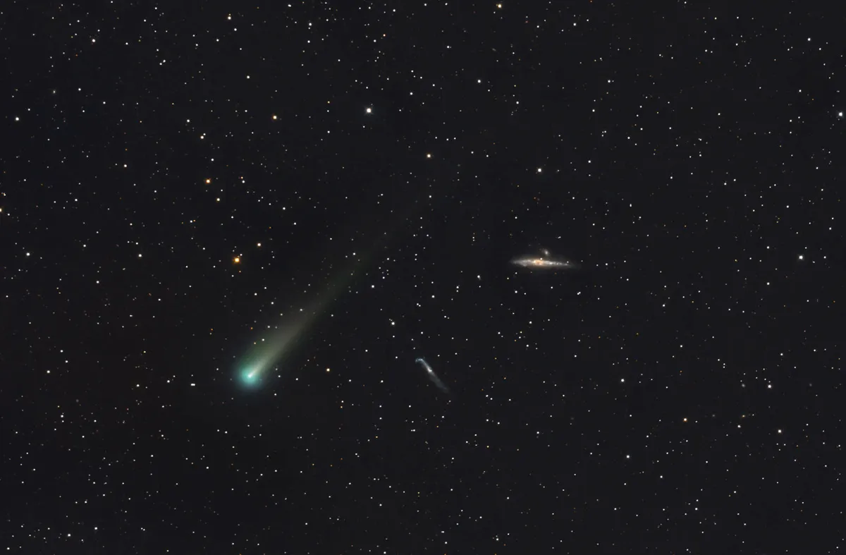 Comet C/2021 A1 Leonard passes the Whale and Hockey Stick galaxies Tom Masterson and Terry Hancock, Grand Mesa Observatory, Colorado, USA, 25 November 2021 Equipment: QHYCCD QHY367C camera, Takahashi E-180 astrograph, Paramount GT1100S mount
