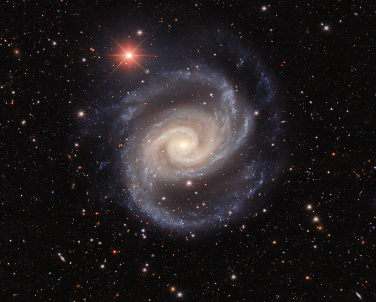 Galaxy NGC 1566 VÍCTOR M. BLANCO 4-METER TELESCOPE, 2 FEBRUARY 2022 IMAGE CREDIT: Dark Energy Survey/DOE/FNAL/DECam/CTIO/NOIRLab/NSF/AURA Image processing: T.A. Rector (University of Alaska Anchorage/NSF’s NOIRLab), J. Miller (Gemini Observatory/NSF’s NOIRLab), M. Zamani & D. de Martin (NSF’s NOIRLab)
