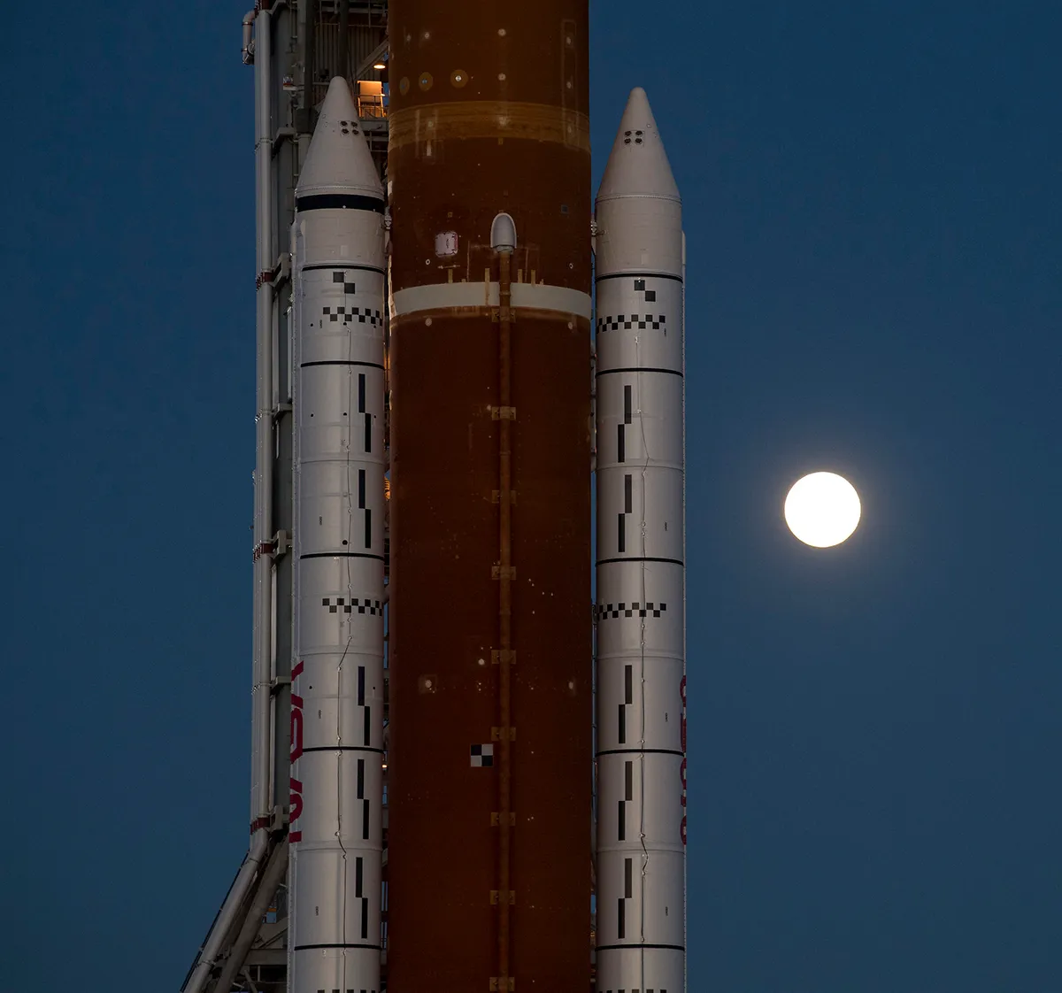 A full Moon accompanies the rollout of the Space Launch System, 17 March 2022. Credit: NASA/Aubrey Gemignani