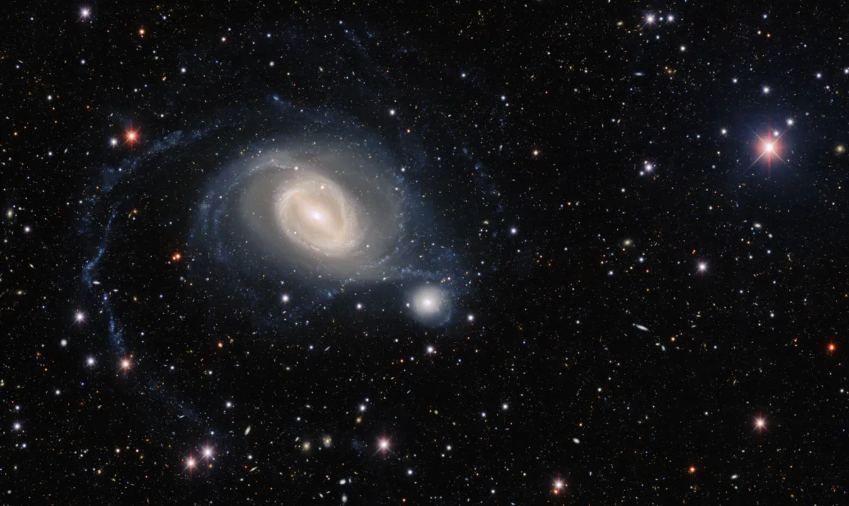 NGC 1512 and NGC 1510 in the southern constellation of Horologium VÍCTOR M BLANCO 4-METRE TELESCOPE, 3 MAY 2022 IMAGE CREDIT: Dark Energy Survey/DOE/FNAL/DECam/CTIO/NOIRLab/NSF/AURA Image processing: T.A. Rector (University of Alaska Anchorage/NSF’s NOIRLab), J. Miller (Gemini Observatory/NSF’s NOIRLab), M. Zamani & D. de Martin (NSF’s NOIRLab)