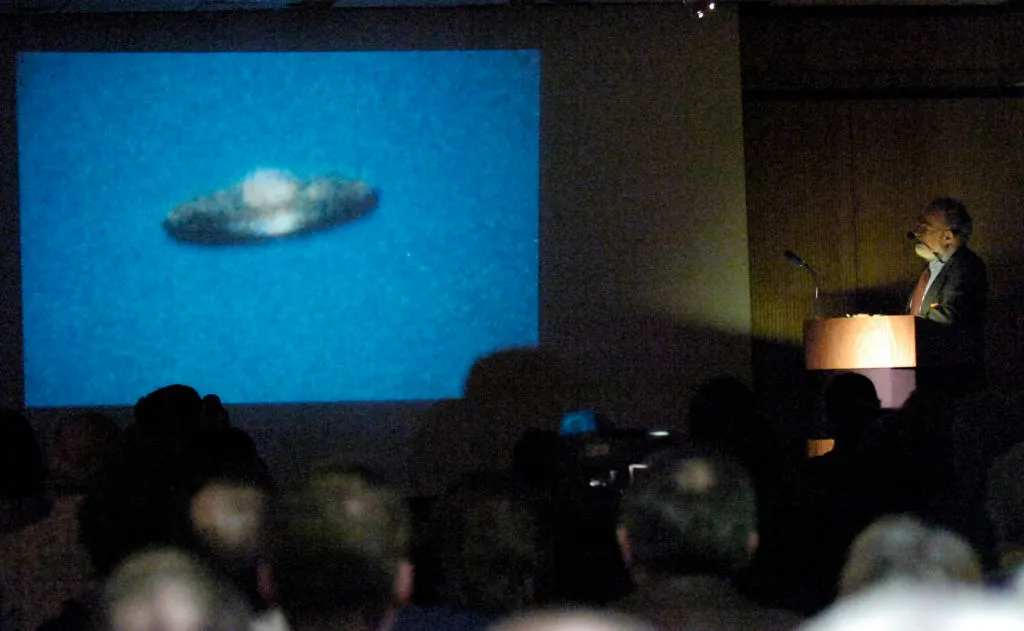 Nuclear physicist Stanton T. Friedman giving a talk about UFOs in 2007. Photo By Krissy Krummenacker / MediaNews Group / Reading Eagle via Getty Images