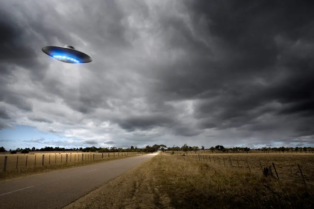 Could aliens ever visit Earth in spacecraft? Credit: Aaron Foster / Getty Images