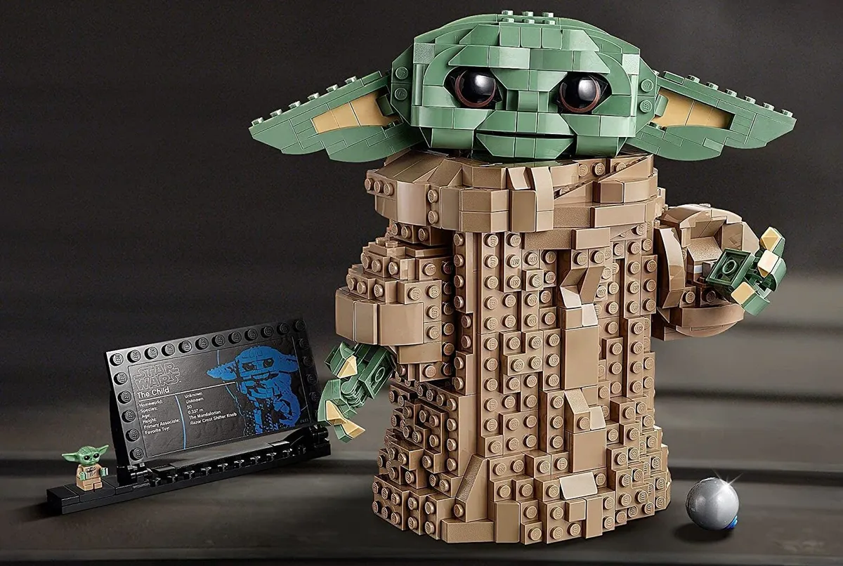 The Child from the Mandalorian Grogu Lego