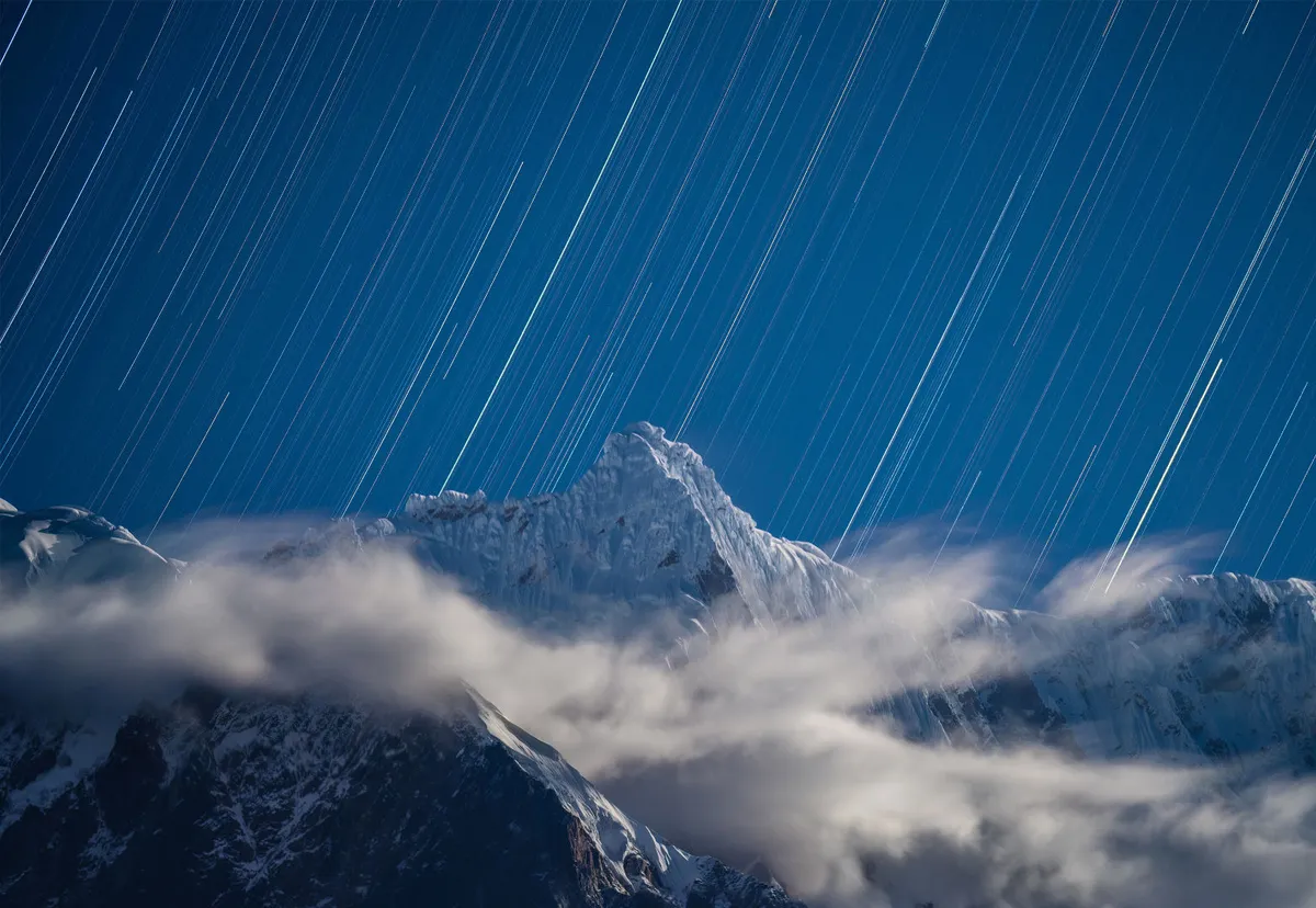 Stabbing Into the Stars © Zihui Hu, Nyingchi, Tibet, China, 24 December 2021. Winner, Skycapes, APY 14. Equipment: Sony ILCE-7R3 camera, Tamron 150–500mm lens, 150mm f/5.6, 75 x 30-second exposures 