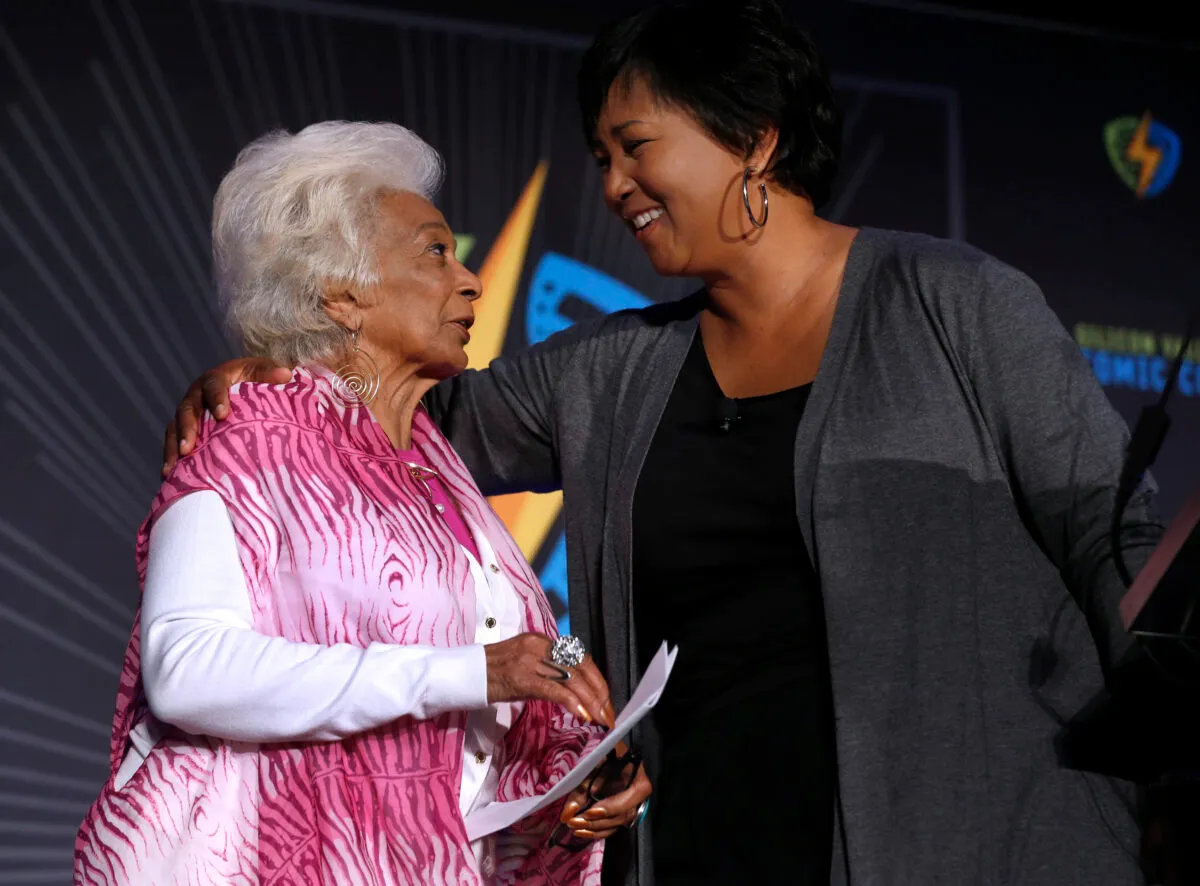 Nichelle Nichols and Dr. Mae Jemison at Silicon Valley Comic Con, California, USA in 2018. Photo By Paul Chinn/The San Francisco Chronicle via Getty Images.